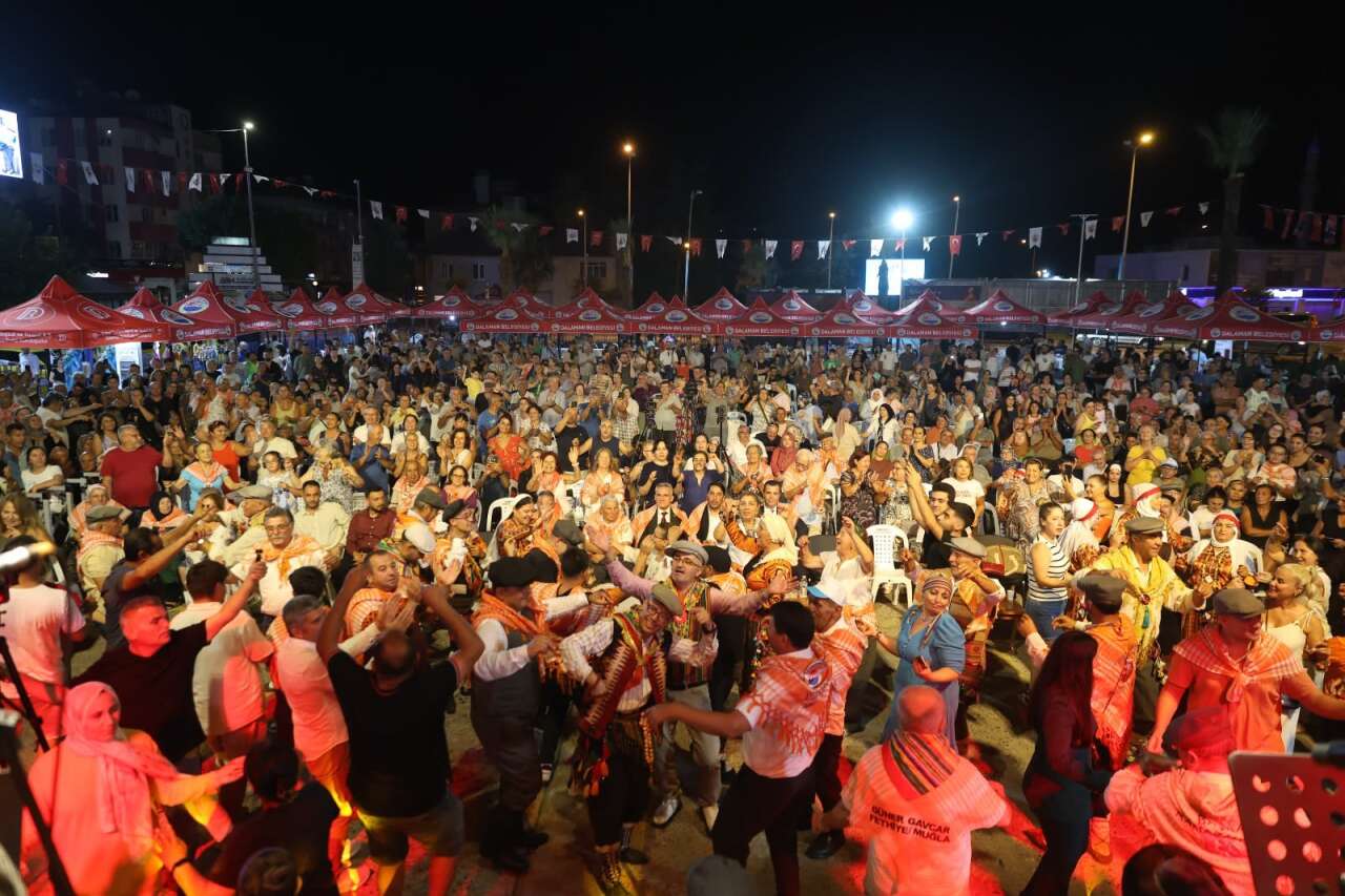 Dalaman’da Festival Coşkusu Başladı: 5. İncir ve Nar Festivali Kapılarını Açtı 2